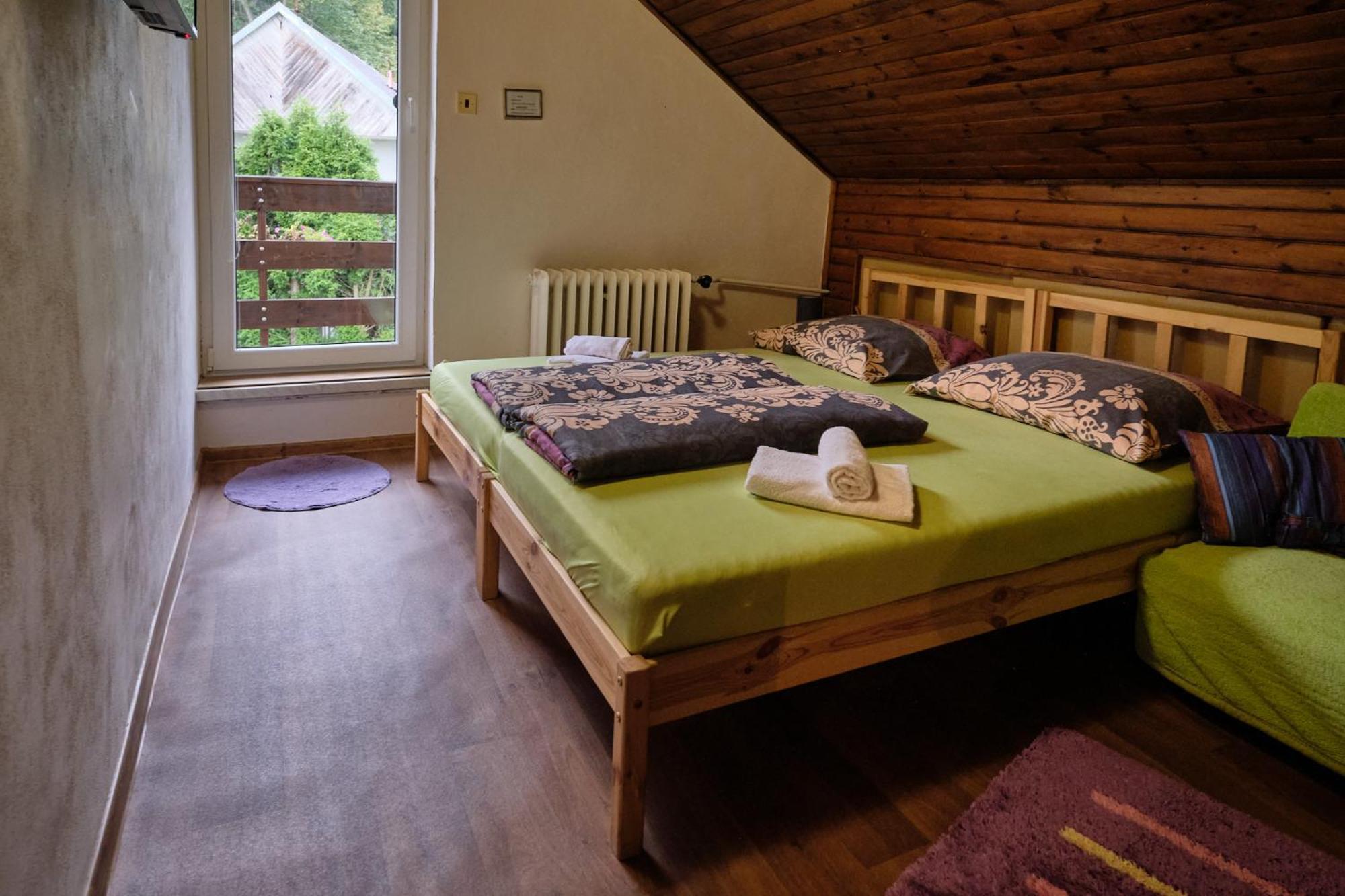 Penzion U Krbu Hotel Локет Екстериор снимка